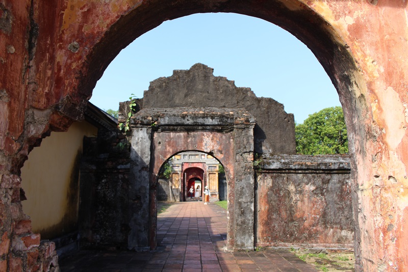 gate inside gate