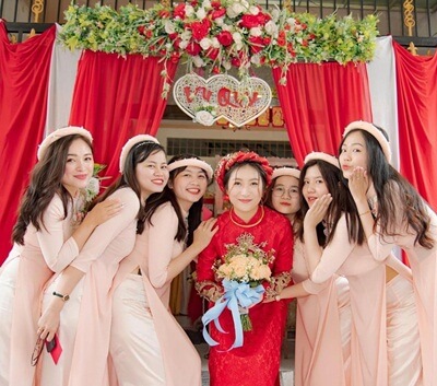 Vietnamese wedding attire | Vietnamese wedding, Vietnamese wedding dress,  Wedding dresses