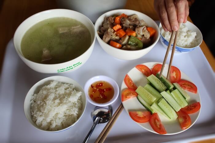 eat vietnamese meal