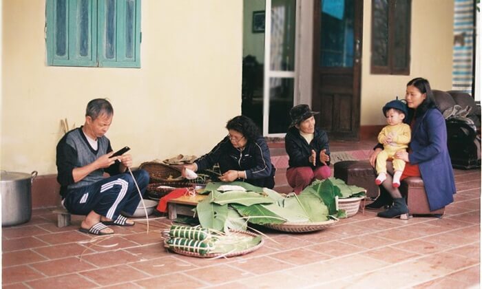 traditional vietnamese family