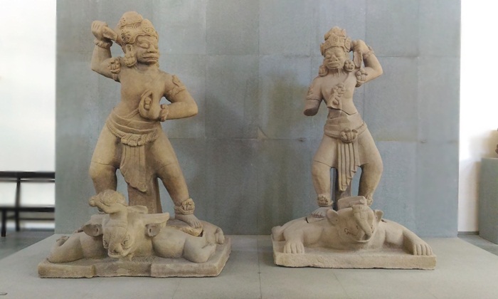 sculptural statues in cham museum