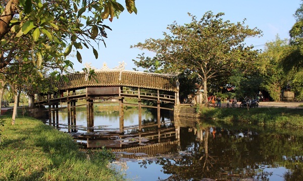 thanh toan bridge in hue vietnam