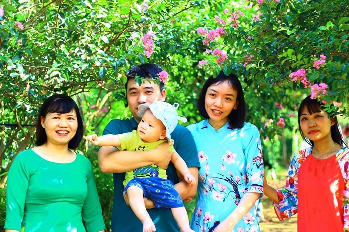 happy vietnamese family