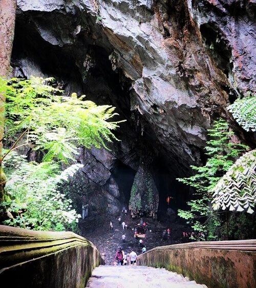 huong tich cave mouth