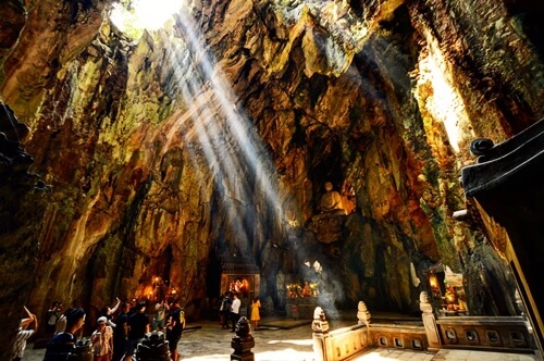 huyen khong cave in marble mountains