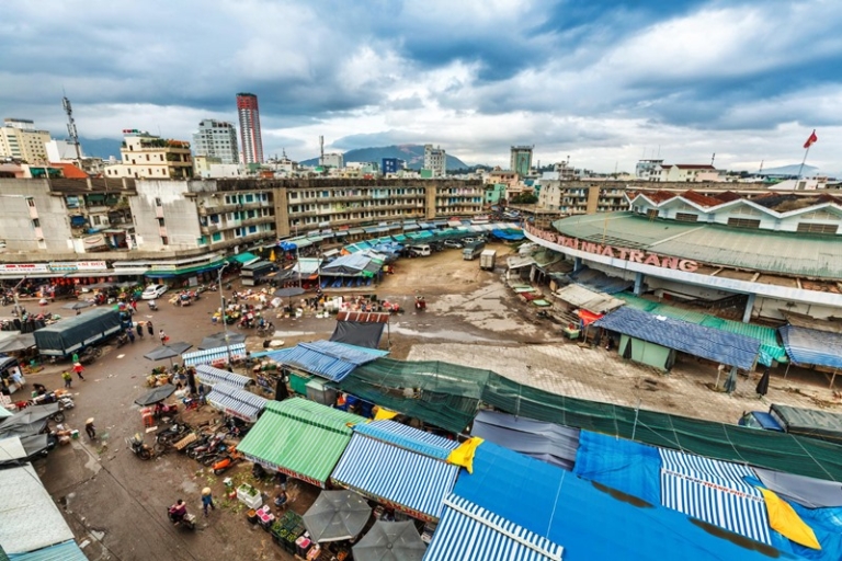 dam market in nha trang city