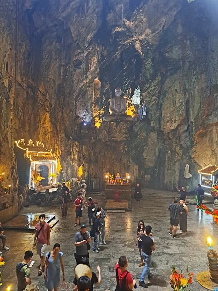 11huyen khong cave in marble mountains
