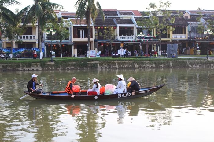 11take a boat ride in hoi an old town