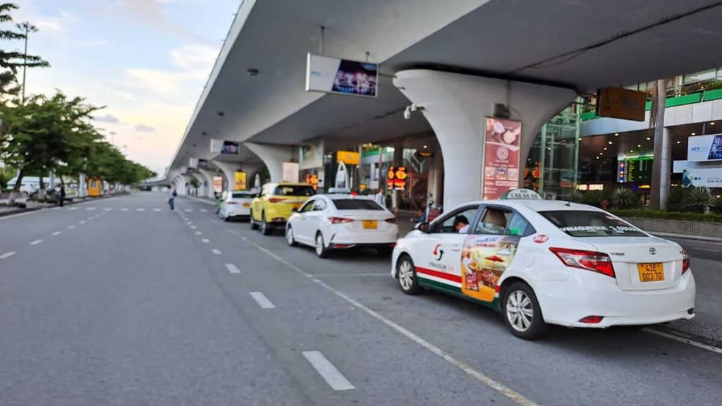 taxi at danang airport