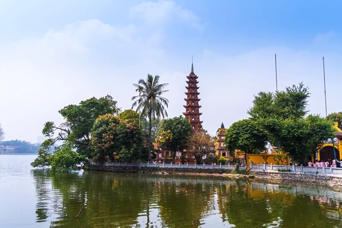 tran quoc pagoda in vietnam capital