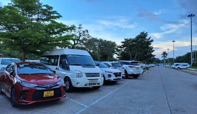 Cars and vans wait at Danang Airpor for a private transfer to Hoi An.