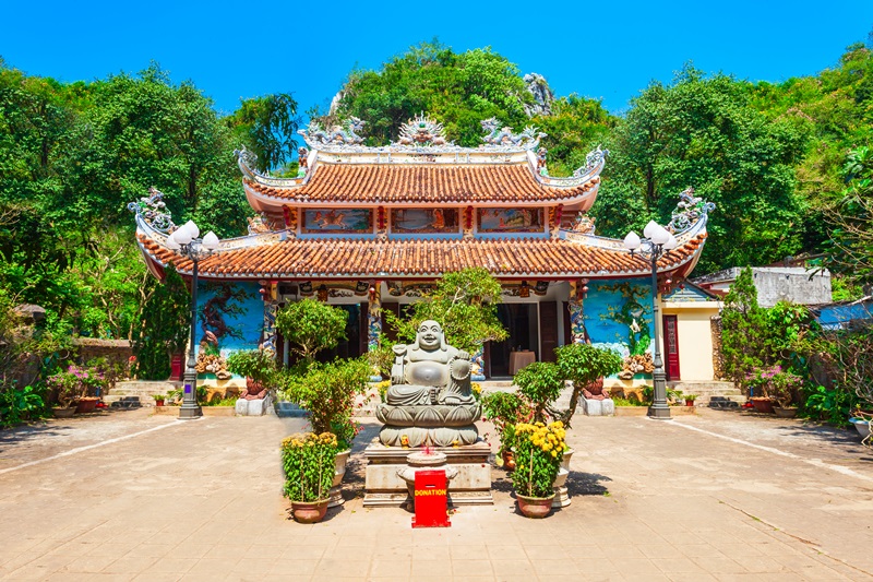 tam thai temple in marble mountains