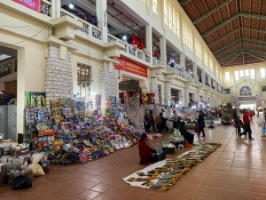 inside sapa market